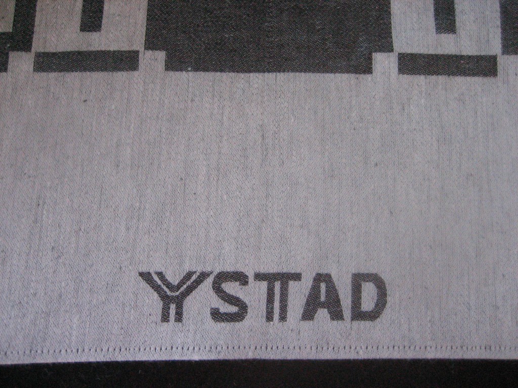 YSTAD är invävt på ena kortsidan, även utan text!
